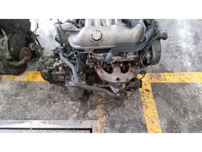 MOTOR CON ACCESORIOS Y CAJA DE CAMBIOS PEUGEOT 607 2000