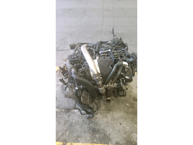 MOTOR CON ACCESORIOS Y CAJA DE CAMBIOS PEUGEOT 607 2000