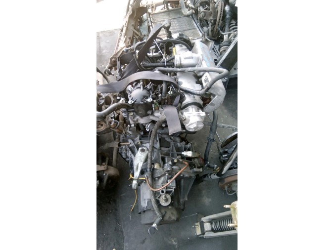 MOTOR CON ACCESORIOS Y CAJA DE CAMBIOS PEUGEOT 205 1998