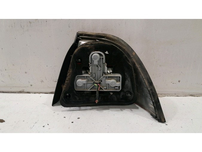 PILOTO TRASERO  IZQUIERDO SAAB 9-5 2002