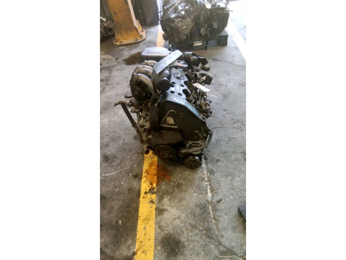 MOTOR CON ACCESORIOS Y CAJA DE CAMBIOS CITROEN SAXO 2001