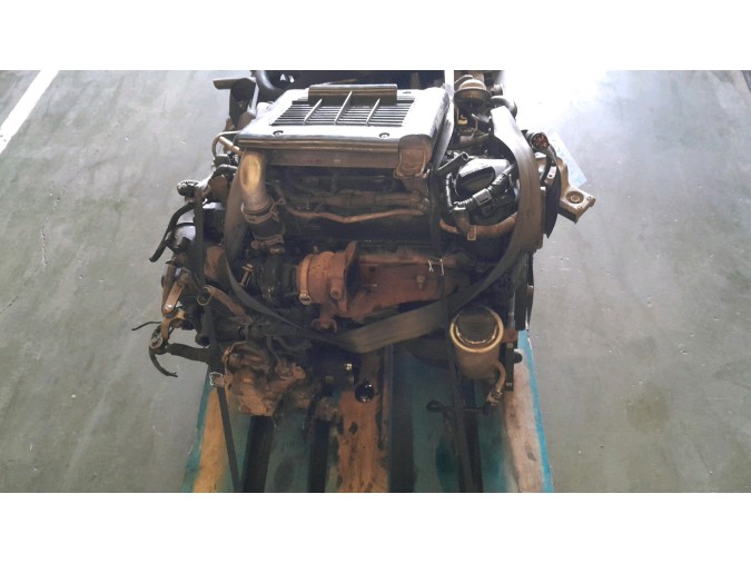 MOTOR CON ACCESORIOS Y CAJA DE CAMBIOS TOYOTA YARIS 37379
