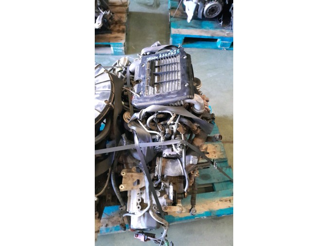 MOTOR CON ACCESORIOS Y CAJA DE CAMBIOS TOYOTA YARIS 37379