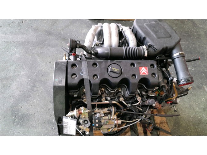 MOTOR CON ACCESORIOS Y CAJA DE CAMBIOS CITROEN SAXO 1998