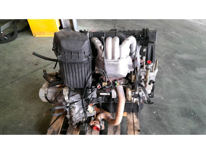 MOTOR CON ACCESORIOS Y CAJA DE CAMBIOS CITROEN SAXO 1998