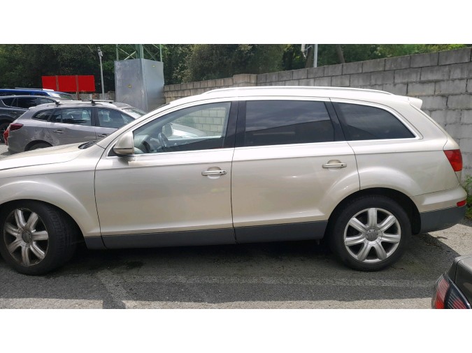 REJILLA DELANTERA AUDI Q7 2006