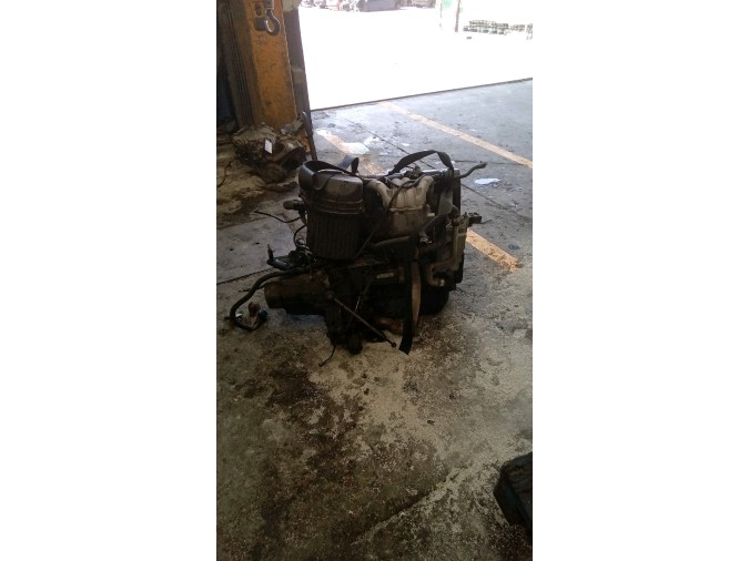 MOTOR CON ACCESORIOS Y CAJA DE CAMBIOS CITROEN SAXO 1999