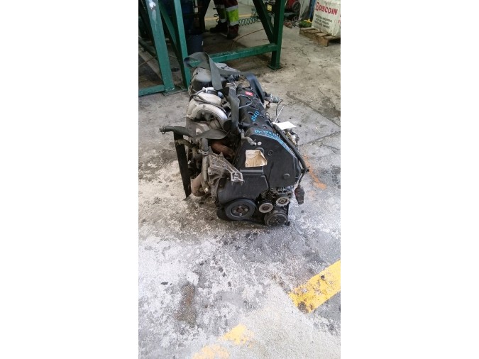 MOTOR CON ACCESORIOS Y CAJA DE CAMBIOS CITROEN SAXO 1999