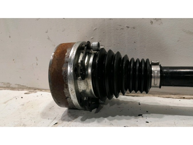 TRANSMISION DELANTERA IZQUIERDA VOLKSWAGEN GOLF 2010