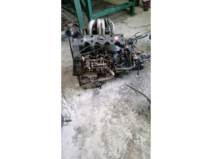 MOTOR CON ACCESORIOS Y CAJA DE CAMBIOS CITROEN SAXO 2001