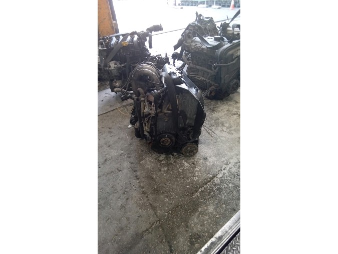 MOTOR CON ACCESORIOS Y CAJA DE CAMBIOS CITROEN SAXO 2001