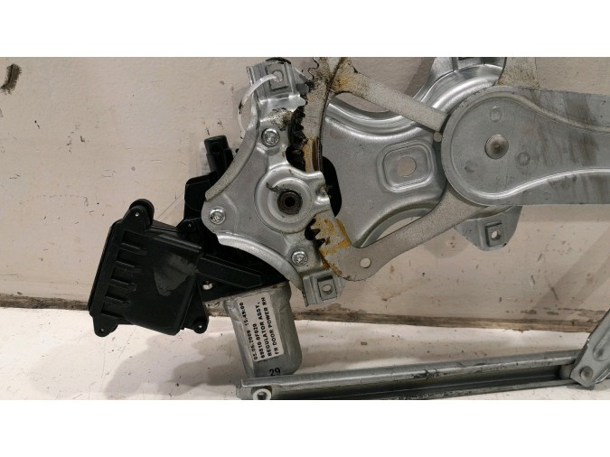 ELEVALUNAS DELANTERO DERECHO TOYOTA VERSO 2009
