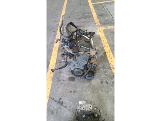 MOTOR CON ACCESORIOS Y CAJA DE CAMBIOS PEUGEOT 106 1997