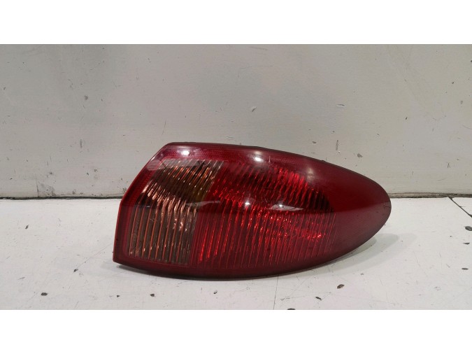 PILOTO TRASERO DERECHO ALFA ROMEO 147 ROJA 2001