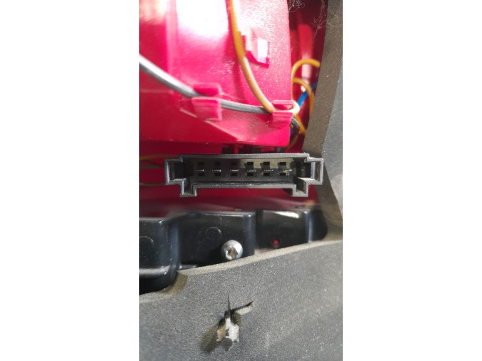 PILOTO TRASERO DERECHO MERCEDES SL 350 2004