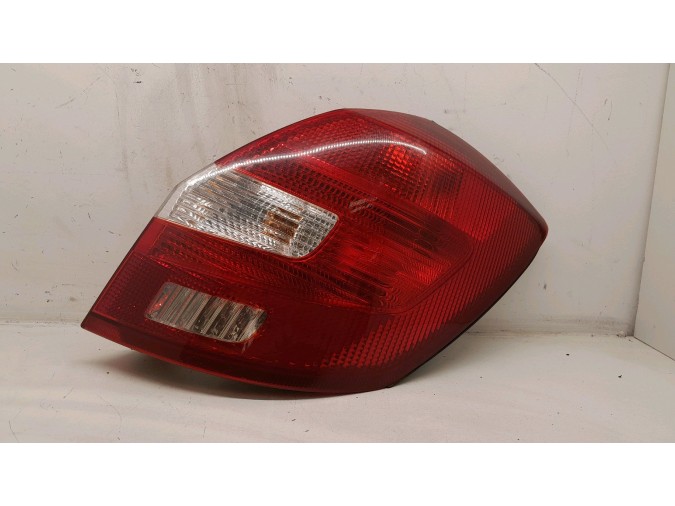 PILOTO TRASERO DERECHO SKODA FABIA 2008