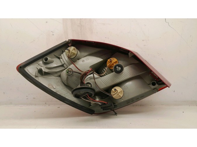 PILOTO TRASERO DERECHO SKODA FABIA 2008