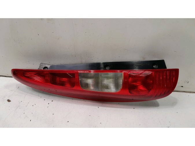 PILOTO TRASERO IZQUIERDO MITSUBISHI COLT 38224