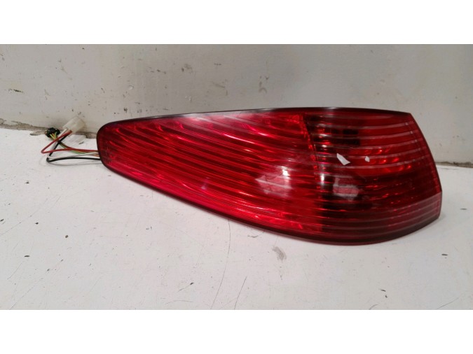 PILOTO TRASERO IZQUIERDO PEUGEOT 607 2004