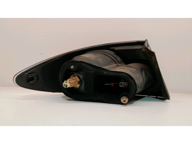 PILOTO TRASERO DERECHO MAZDA 6 2002