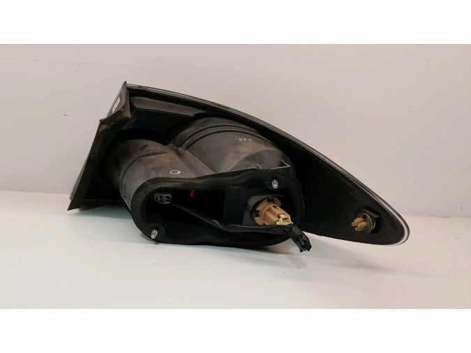 PILOTO TRASERO IZQUIERDO MAZDA 6 2002