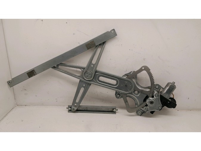 ELEVALUNAS DELANTERO DERECHO TOYOTA AURIS 2008