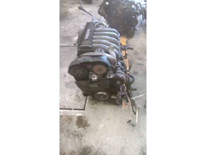 MOTOR CON ACCESORIOS Y CAJA DE CAMBIOS VOLVO S40 2008