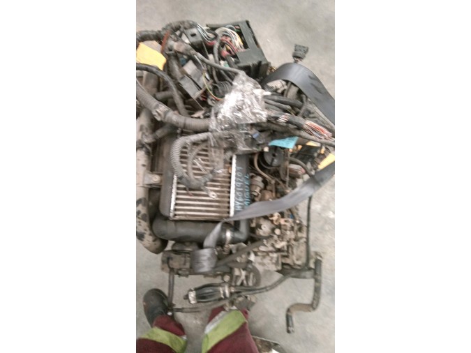 MOTOR CON ACCESORIOS Y CAJA DE CAMBIOS PEUGEOT 306 2000