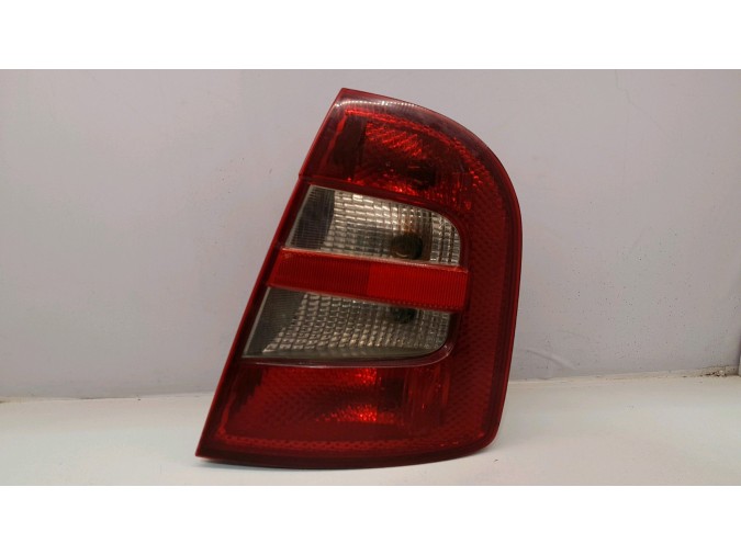 PILOTO TRASERO DERECHO SKODA FABIA 2004