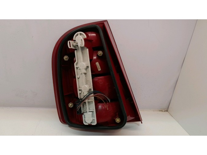 PILOTO TRASERO DERECHO SKODA FABIA 2004