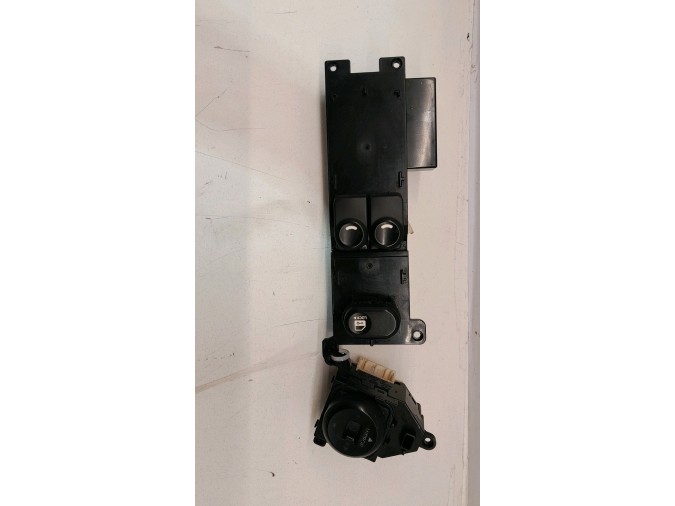MANDO ELEVALUNAS DELANTERO IZQUIERDO HYUNDAI I30 2010