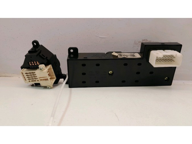 MANDO ELEVALUNAS DELANTERO IZQUIERDO HYUNDAI I30 2010