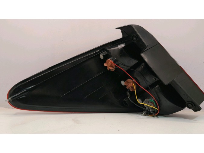 PILOTO TRASERO DERECHO EXTERIOR SSANGYONG RODIUS I 2006