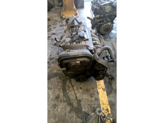 MOTOR CON ACCESORIOS SIN CAJA DE CAMBIOS VOLVO 3846132121 2001