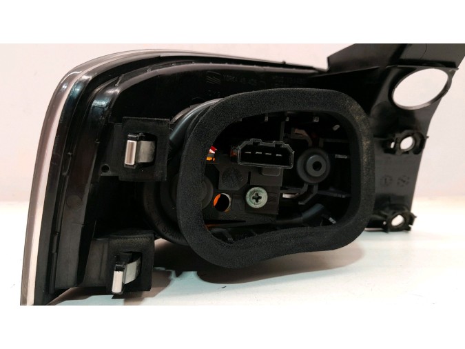PILOTO TRASERO DERECHO EXTERIOR SEAT IBIZA 2003