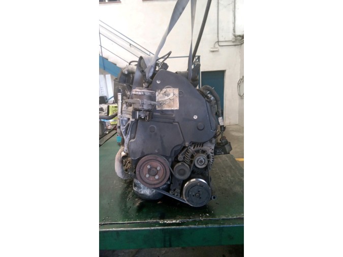 MOTOR CON ACCESORIOS Y CAJA DE CAMBIOS CITROEN SAXO 1998