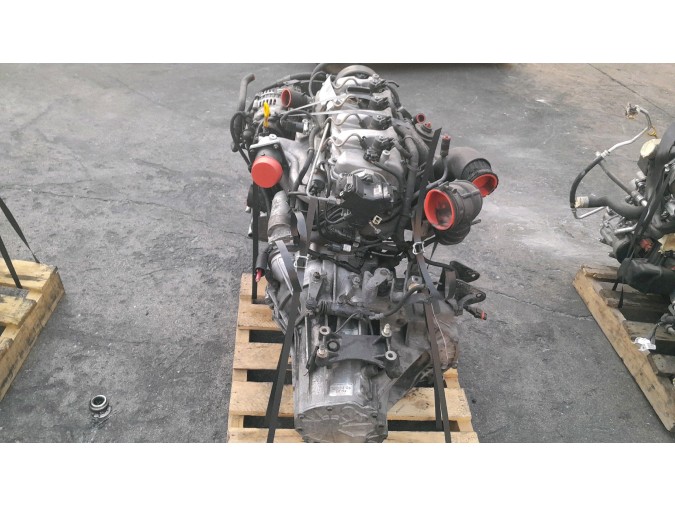 MOTOR CON ACCESORIOS Y CAJA DE CAMBIOS HYUNDAI TRAJET 2003