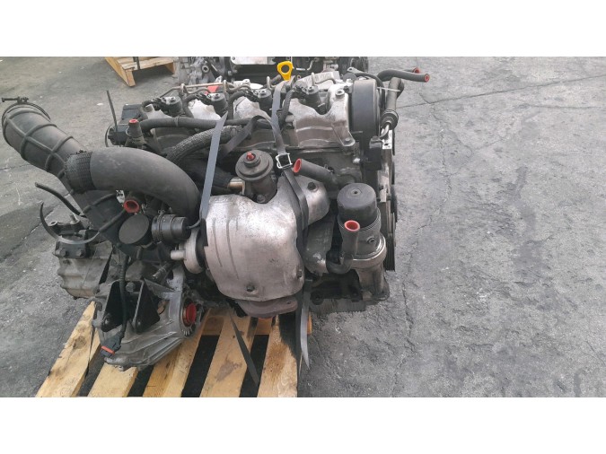 MOTOR CON ACCESORIOS Y CAJA DE CAMBIOS HYUNDAI TRAJET 2003
