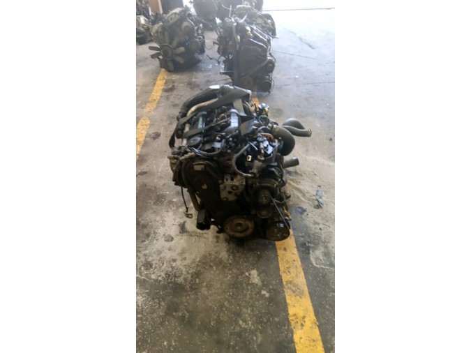 MOTOR CON ACCESORIOS Y CAJA DE CAMBIOS CITROEN C5 2005