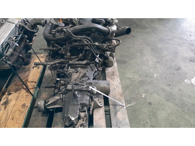 MOTOR CON ACCESORIOS Y CAJA DE CAMBIOS VOLKSWAGEN PASSAT 2002