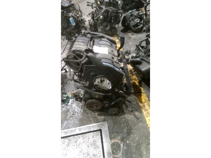 MOTOR CON ACCESORIOS SIN CAJA DE CAMBIOS PEUGEOT 307
