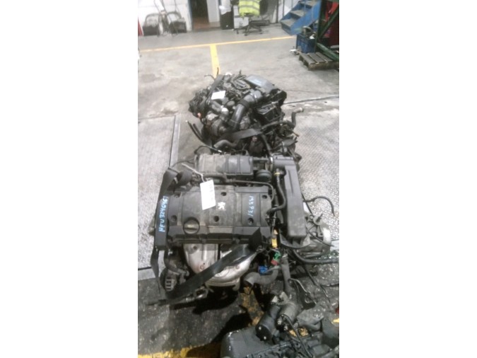 MOTOR CON ACCESORIOS SIN CAJA DE CAMBIOS PEUGEOT 307