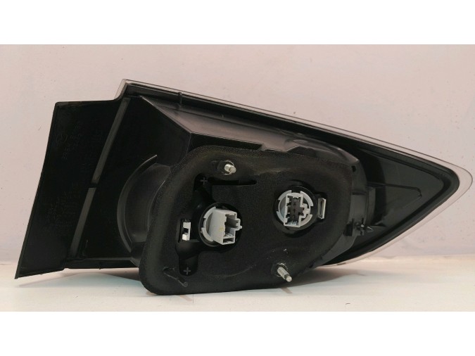	PILOTO TRASERO IZQUIERDO EXTERIOR MAZDA 3 2007