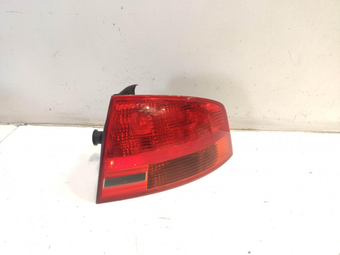 PILOTO TRASERO DERECHO AUDI A4 2005