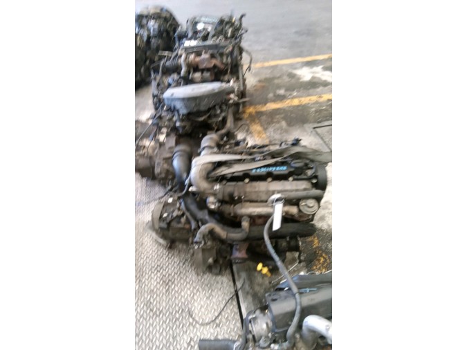MOTOR CON ACCESORIOS Y CAJA DE CAMBIOS CITROEN C5 2002