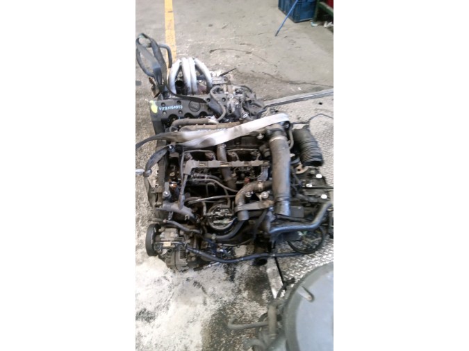 MOTOR CON ACCESORIOS Y CAJA DE CAMBIOS CITROEN C5 2002