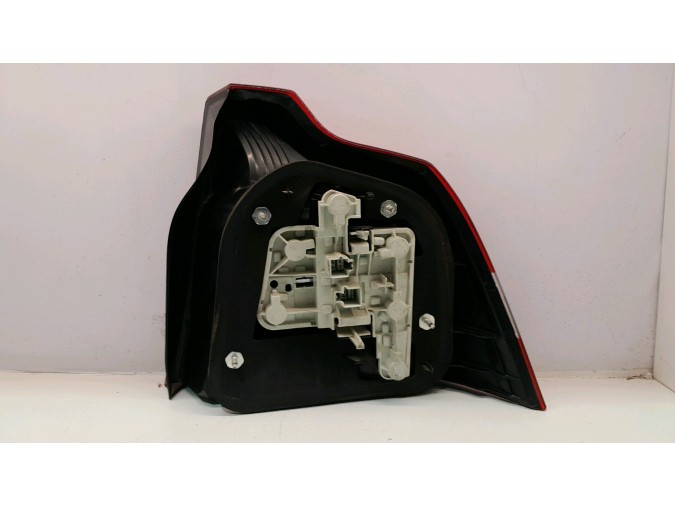 PILOTO TRASERO IZQUIERDO VOLVO S40 2004