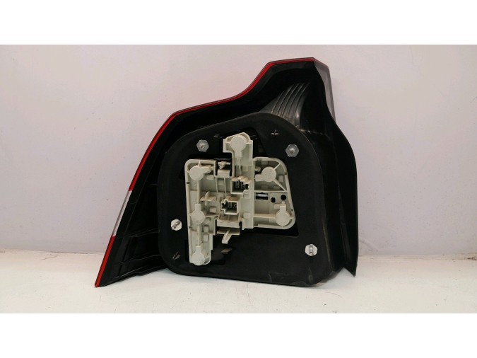 PILOTO TRASERO DERECHO VOLVO S40 2004
