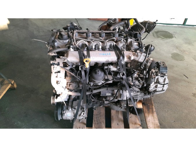 MOTOR CON ACCESORIOS SIN CAJA DE CAMBIOS HYUNDAI I30 2011