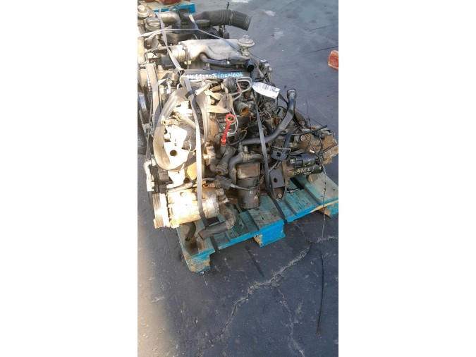 MOTOR CON ACCESORIOS SIN CAJA DE CAMBIOS SEAT CORDOBA 1996